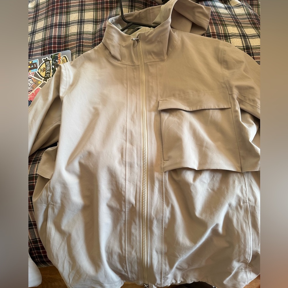 Mens Lululemon Outpour StretchSeal Jacket.